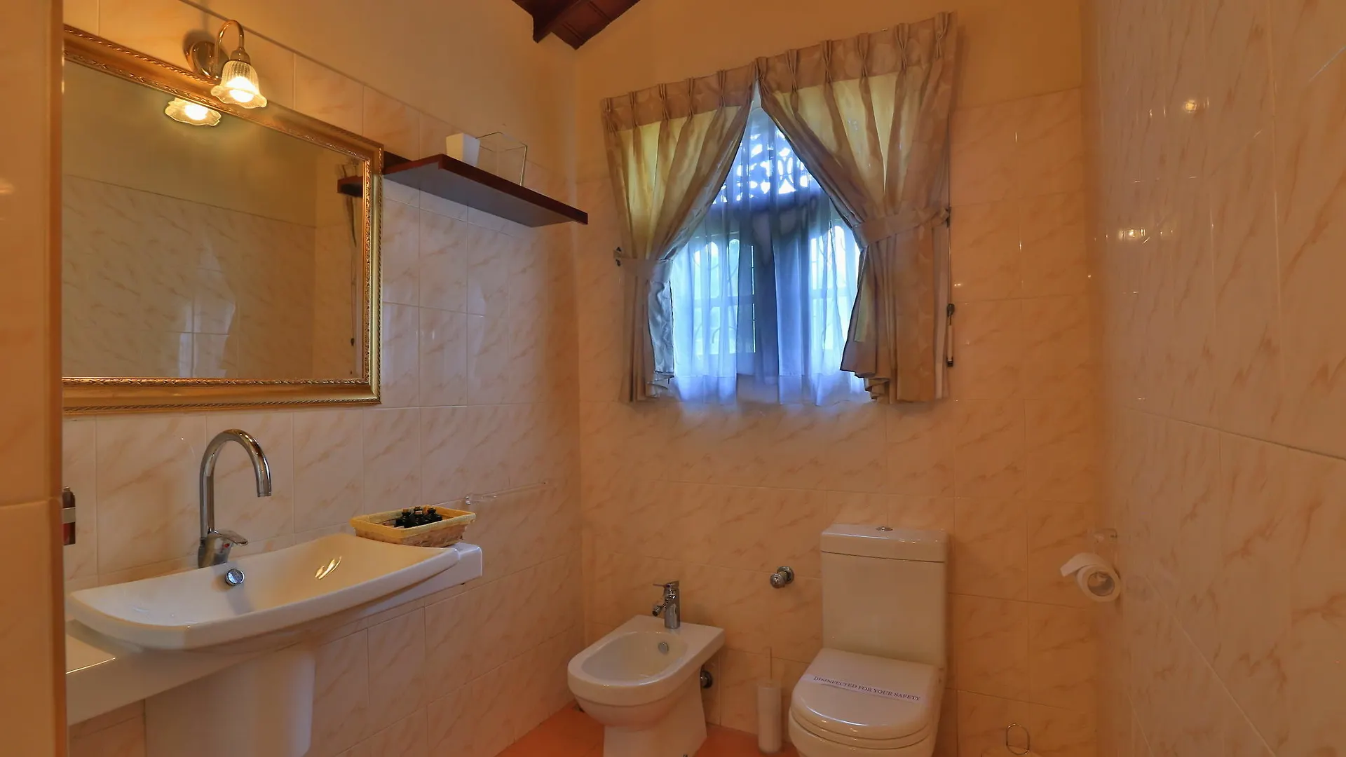 Emel Boutique Hotell Negombo