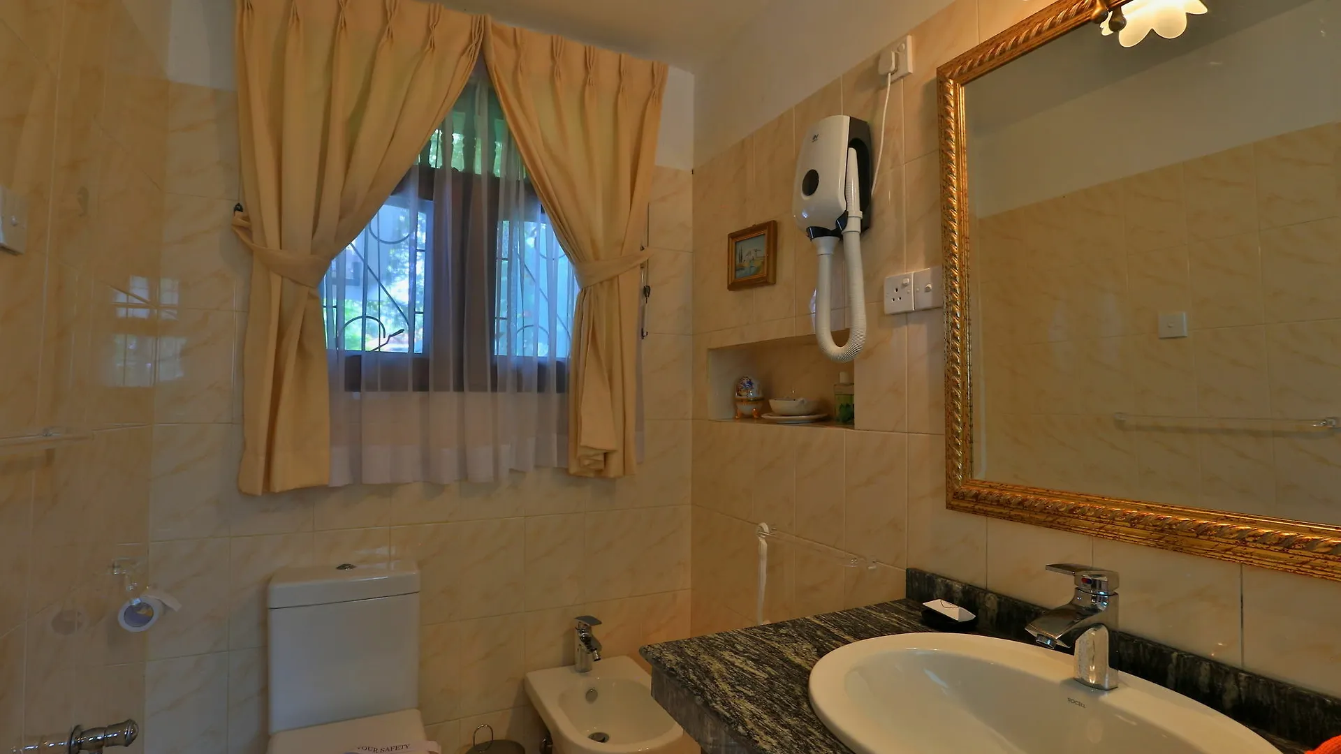 Emel Boutique Hotell Negombo
